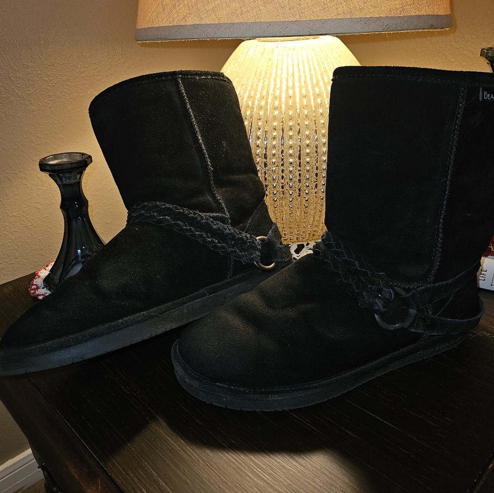 BearPaw Black Winter Boots with Suede Finish